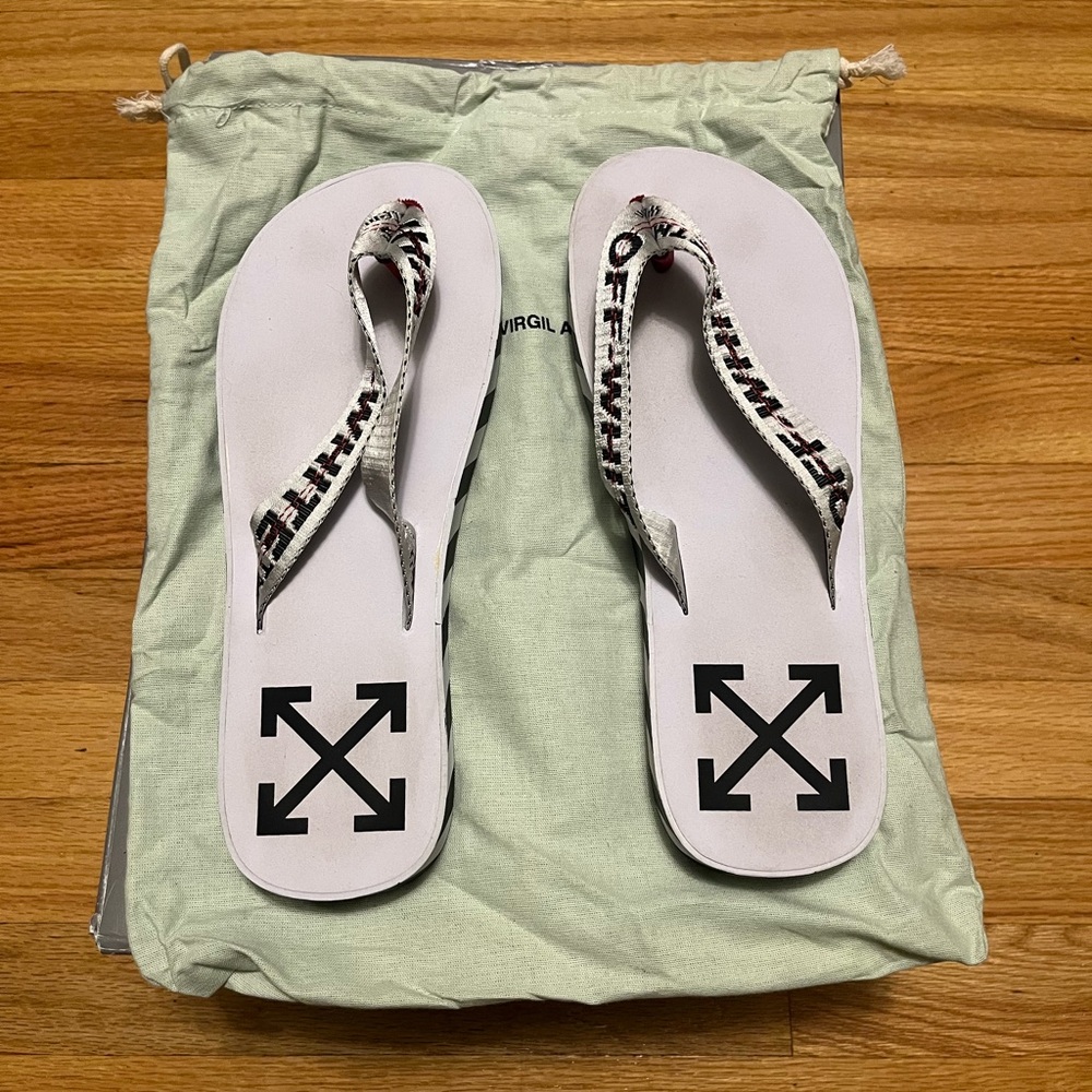 Off-White Graphic print Flip Flops in white